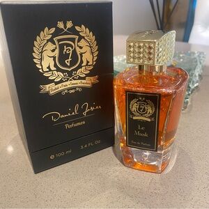 Daniel Josier ‘Le Musk’ Perfume. For Men & Women ( a unisex scent ) DIVINE ♥️♥️